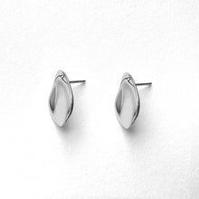 Load image into Gallery viewer, Petal Earrings - PARK STORY