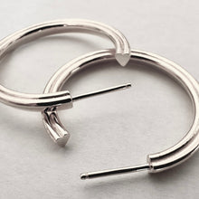 Load image into Gallery viewer, Heart Hoop Earrings - PARK STORY