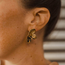 Load image into Gallery viewer, Loves Me Plant Earrings - PARK STORY