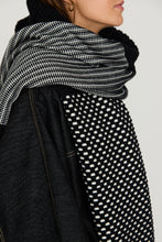 Load image into Gallery viewer, Belar GOTS Scarf in Black and Creme