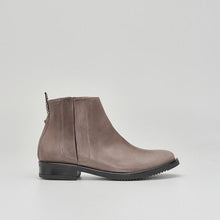 Load image into Gallery viewer, Phryné Boot (ash brown &amp; black) - PARK STORY
