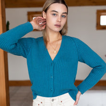 Load image into Gallery viewer, LOW V NECK CARDIGAN - PEACOCK BLUE ORGANIC - PARK STORY
