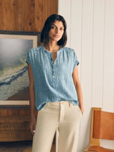 Load image into Gallery viewer, Dream Cotton Gauze Desmond Top in Light Indigo Wash - PARK STORY
