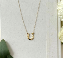 Load image into Gallery viewer, Horseshoe Necklace - PARK STORY
