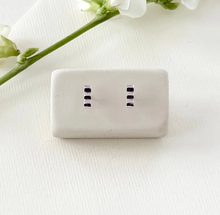 Load image into Gallery viewer, Pointe Mini Bar Studs

