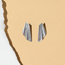Load image into Gallery viewer, Shell Earrings - PARK STORY
