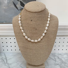 Load image into Gallery viewer, Pearl Glass Bead Necklace
