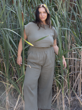 Load image into Gallery viewer, Everyday Crop Pants in Sagebrush
