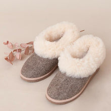 Load image into Gallery viewer, Wool Slippers - PARK STORY
